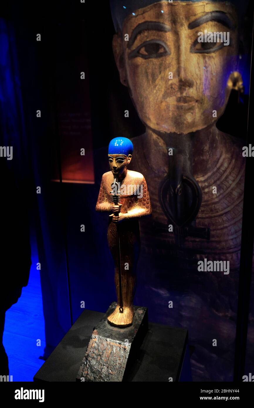 Tesori del Faraone d'Oro di Tutankhamen esposti alla Galleria Saatchi, Duke of Yorks Square, King's Road, Chelsea, Londra, Inghilterra Foto Stock