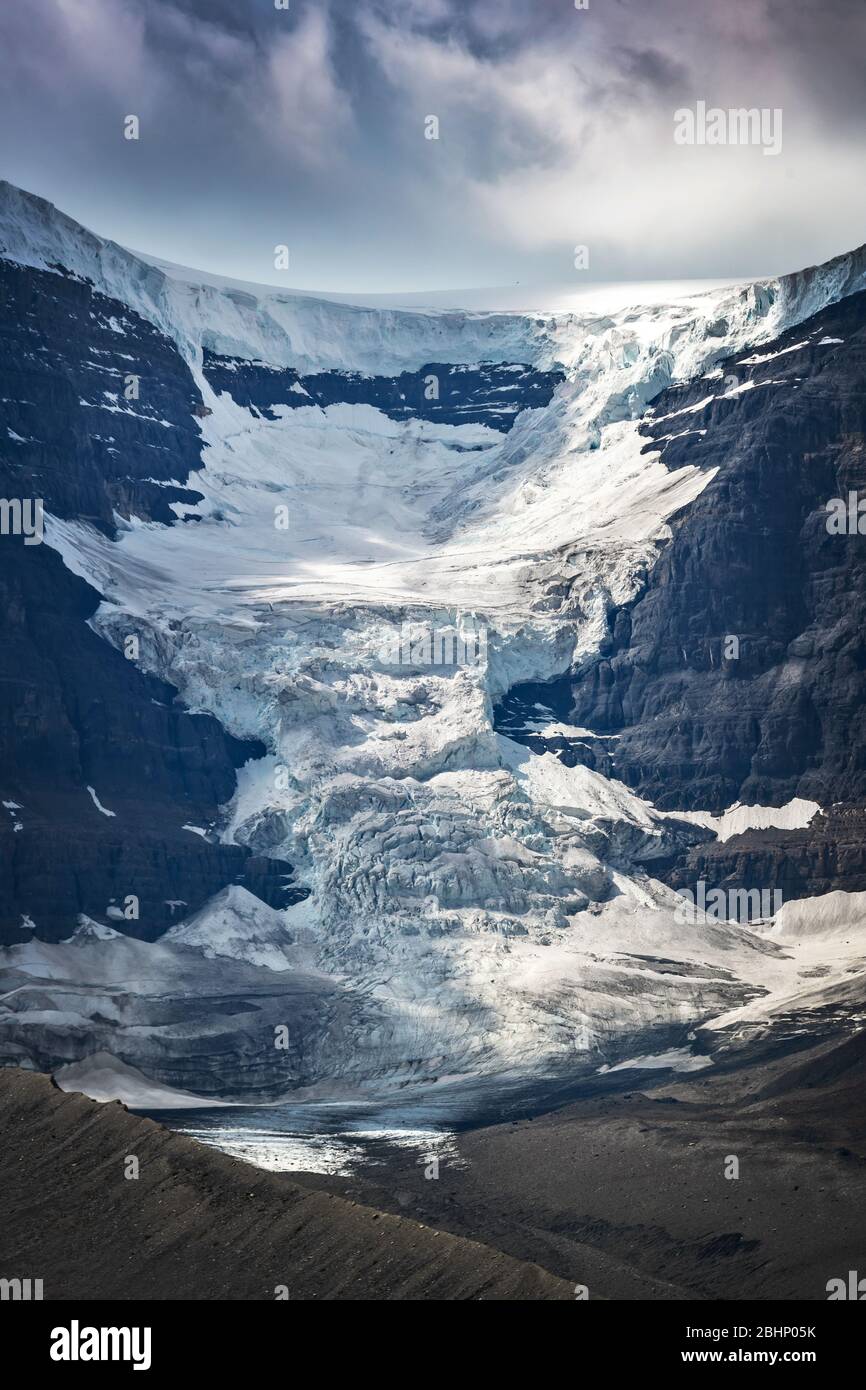 Vista del ghiacciaio Snowdome in Columbia Icefield, il Parco Nazionale Jasper, le Montagne Rocciose, Alberta, Canada Foto Stock