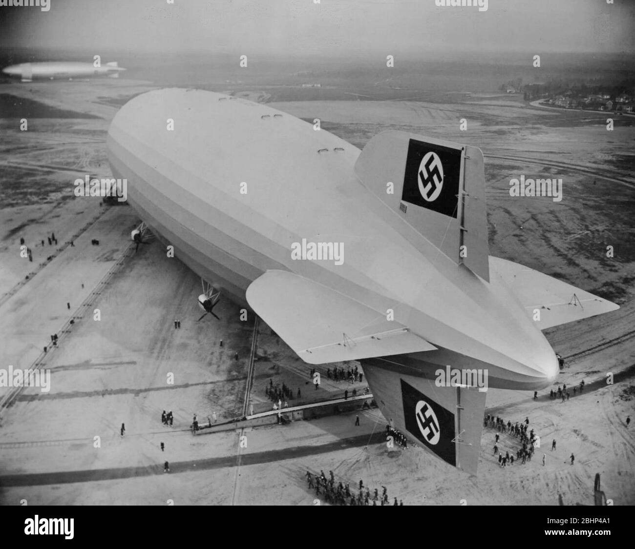 Il velivolo tedesco Zeppelin - l'Hindenburg in volo. fotografia degli anni '30 Foto Stock