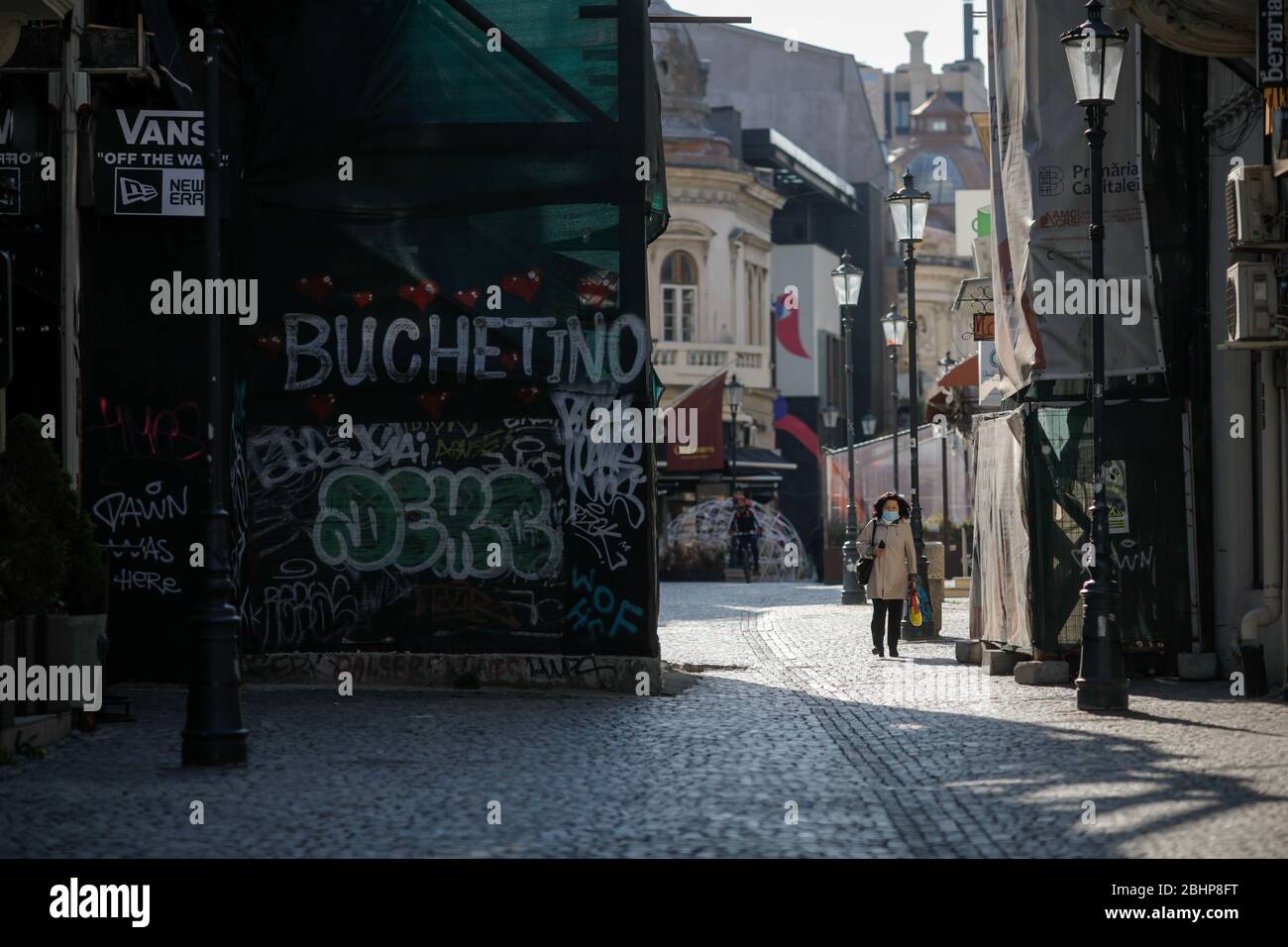 Bucarest, Romania - 22 aprile 2020: La Città Vecchia di Bucarest, un'attrazione turistica una volta, durante il blocco del covid-19. Foto Stock