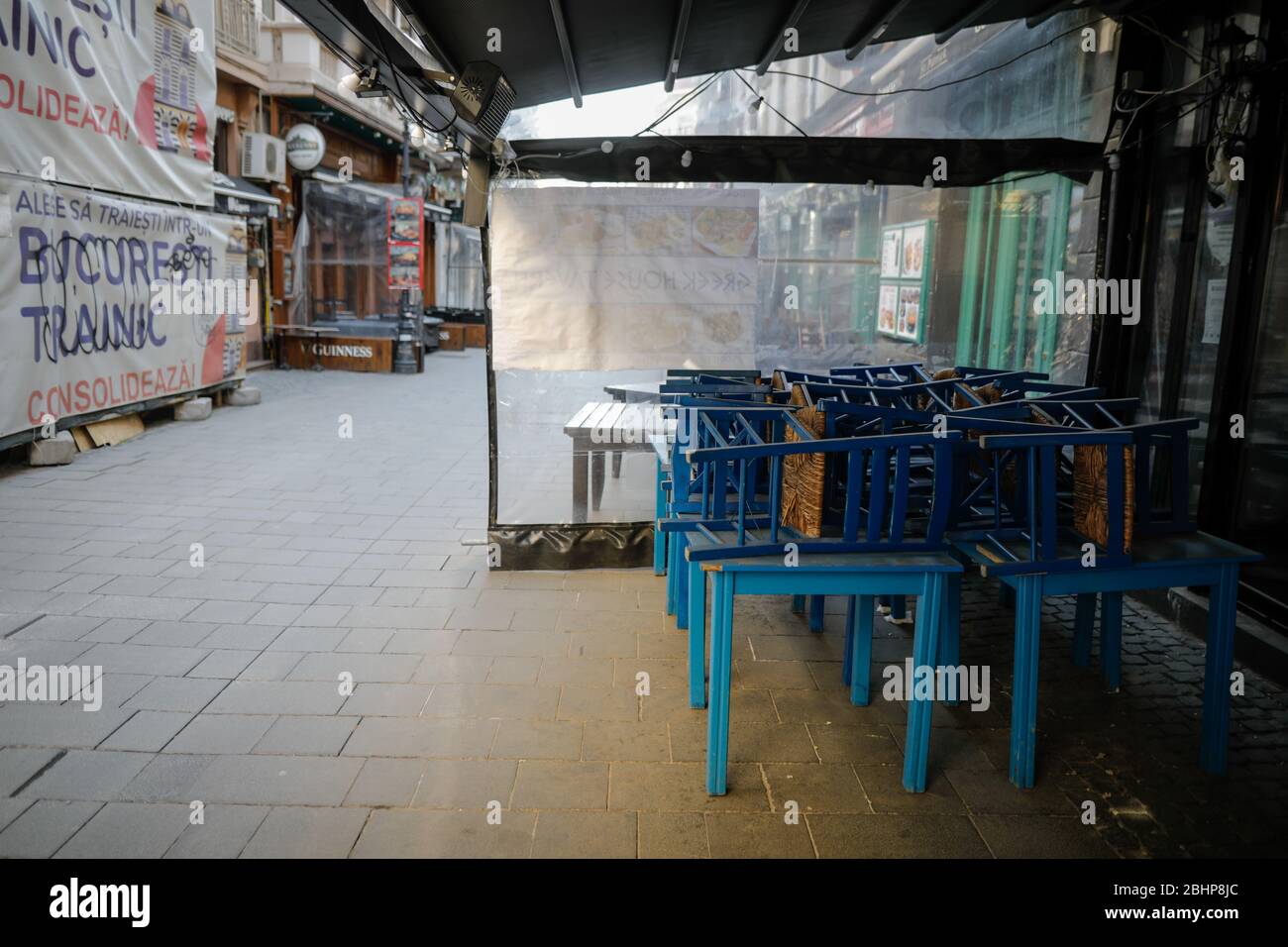 Bucarest, Romania - 22 aprile 2020: La Città Vecchia di Bucarest, un'attrazione turistica una volta, durante il blocco del covid-19. Foto Stock
