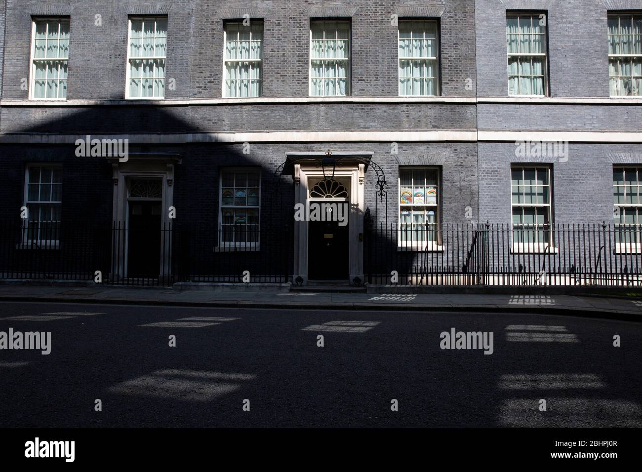 Downing Street, sede del primo Ministro del Regno Unito, dove vengono prese tutte le decisioni politiche e si tengono riunioni a Londra su Gabinetto e Cobra. Foto Stock