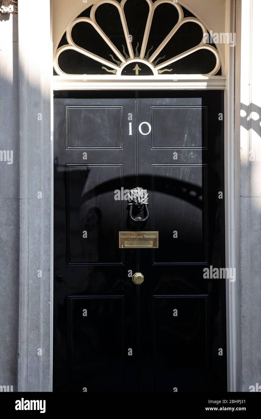 Downing Street, sede del primo Ministro del Regno Unito, dove vengono prese tutte le decisioni politiche e si tengono riunioni a Londra su Gabinetto e Cobra. Foto Stock