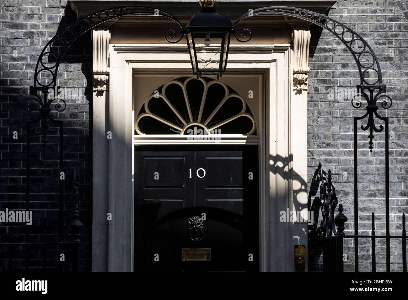 Downing Street, sede del primo Ministro del Regno Unito, dove vengono prese tutte le decisioni politiche e si tengono riunioni a Londra su Gabinetto e Cobra. Foto Stock