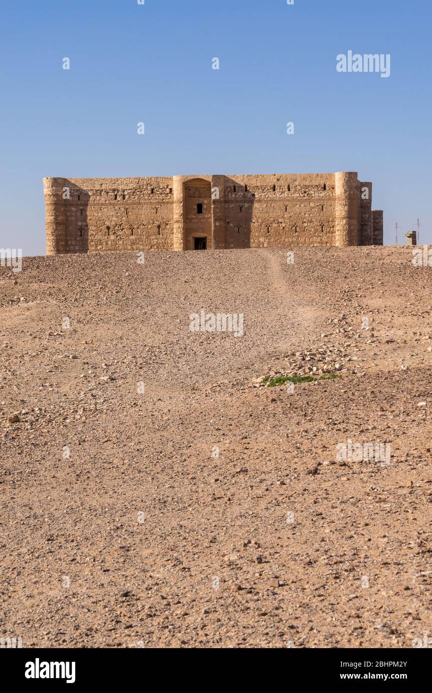 Qasr al-Kharanah in posizione eretta in Giordania Foto Stock