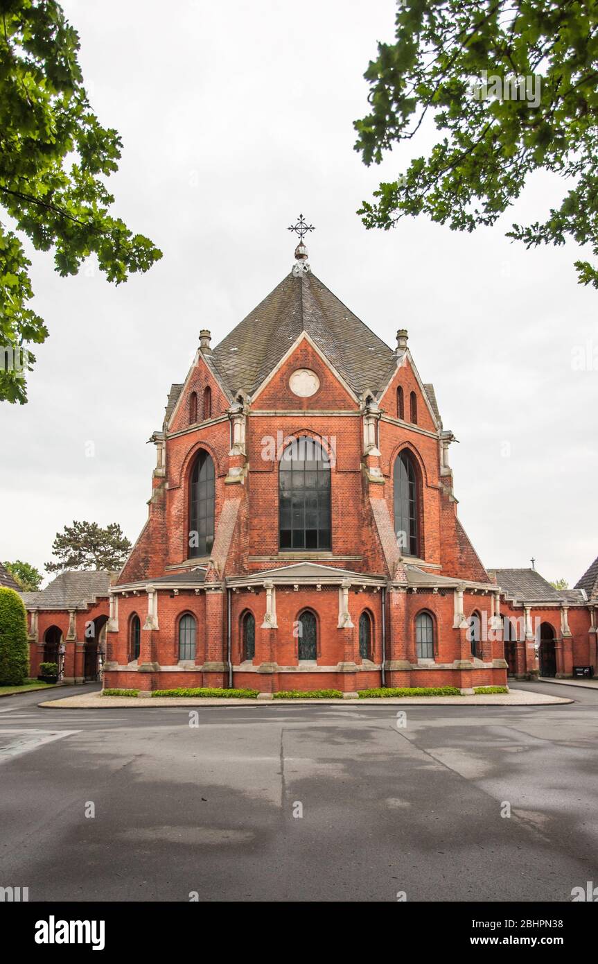 Edificio in mattoni nel cimitero di 'töckener' ad Hannover, Germania Foto Stock