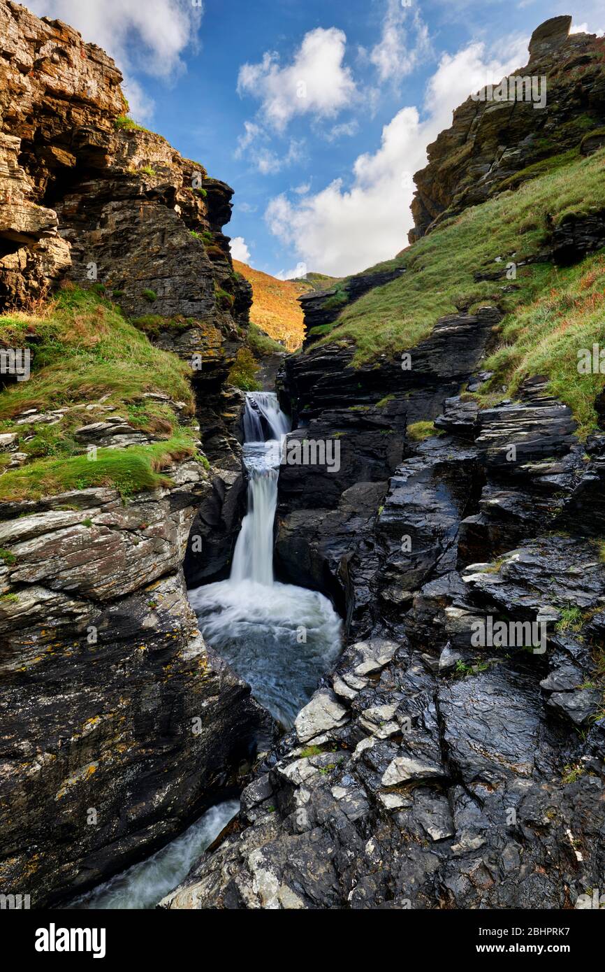 Valle rocciosa vicino a Tintagel Foto Stock