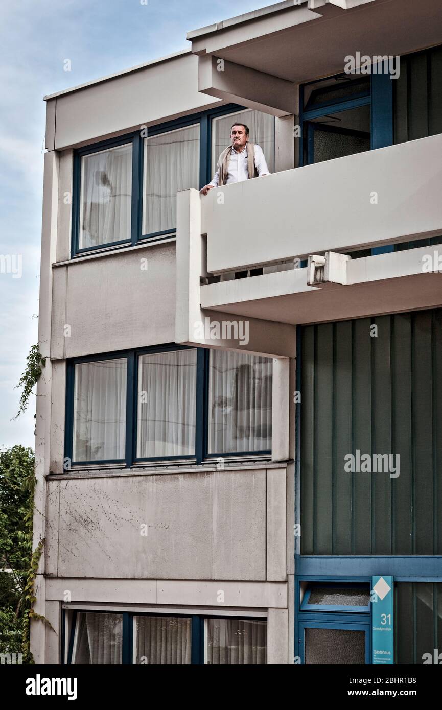 Heinz Hohensinn, ex poliziotto, qui sulla scena del crimine, era un membro del Storm Commando, che doveva liberare gli ostaggi israeliani dalle mani dei terroristi nel 1972 a Connollystr. 31 nel Villaggio Olimpico. Foto Stock