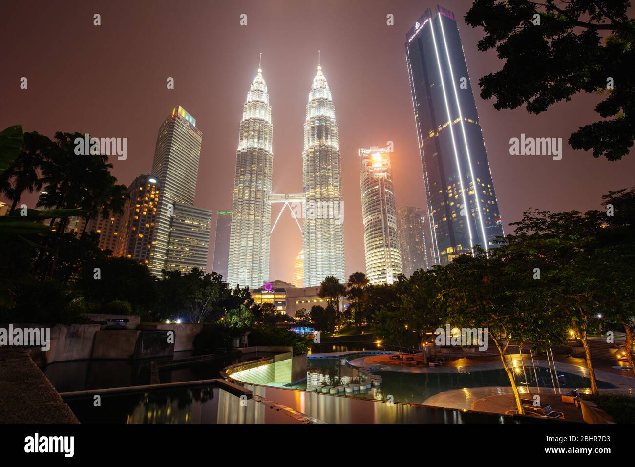 Parco KLCC a Kuala Lumpur di notte Foto Stock