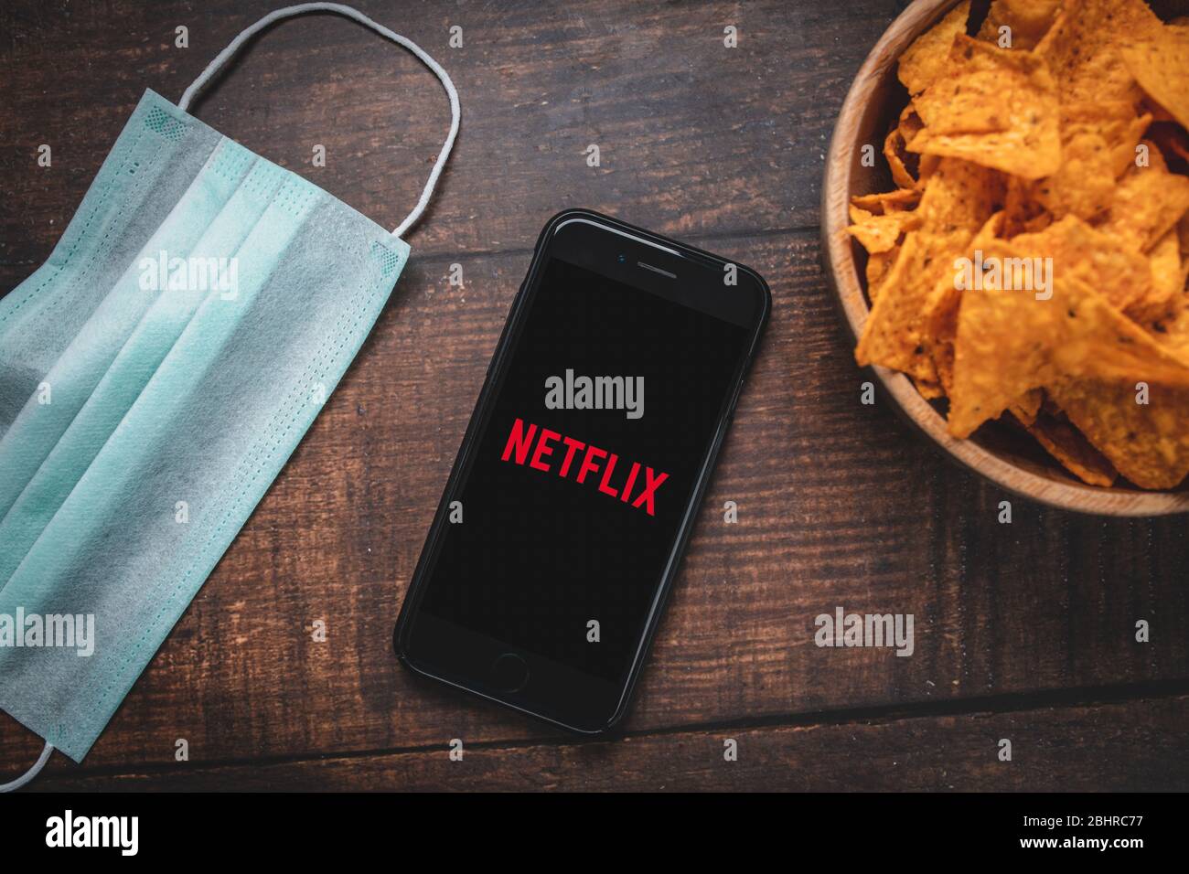 Antalya, TURCHIA - 6 aprile 2020. Smartphone con logo dell'app Netflix. Foto Stock