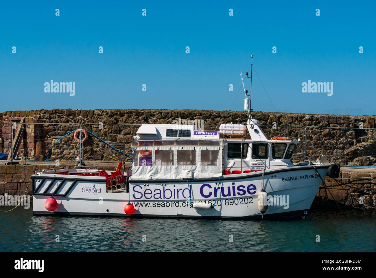 SEAFARI Explorer Forth Ferry barca turistica ormeggiata nel porto fuori servizio in Coronavirus pandemic, North Berwick porto, East Lothian, Scozia, Regno Unito Foto Stock