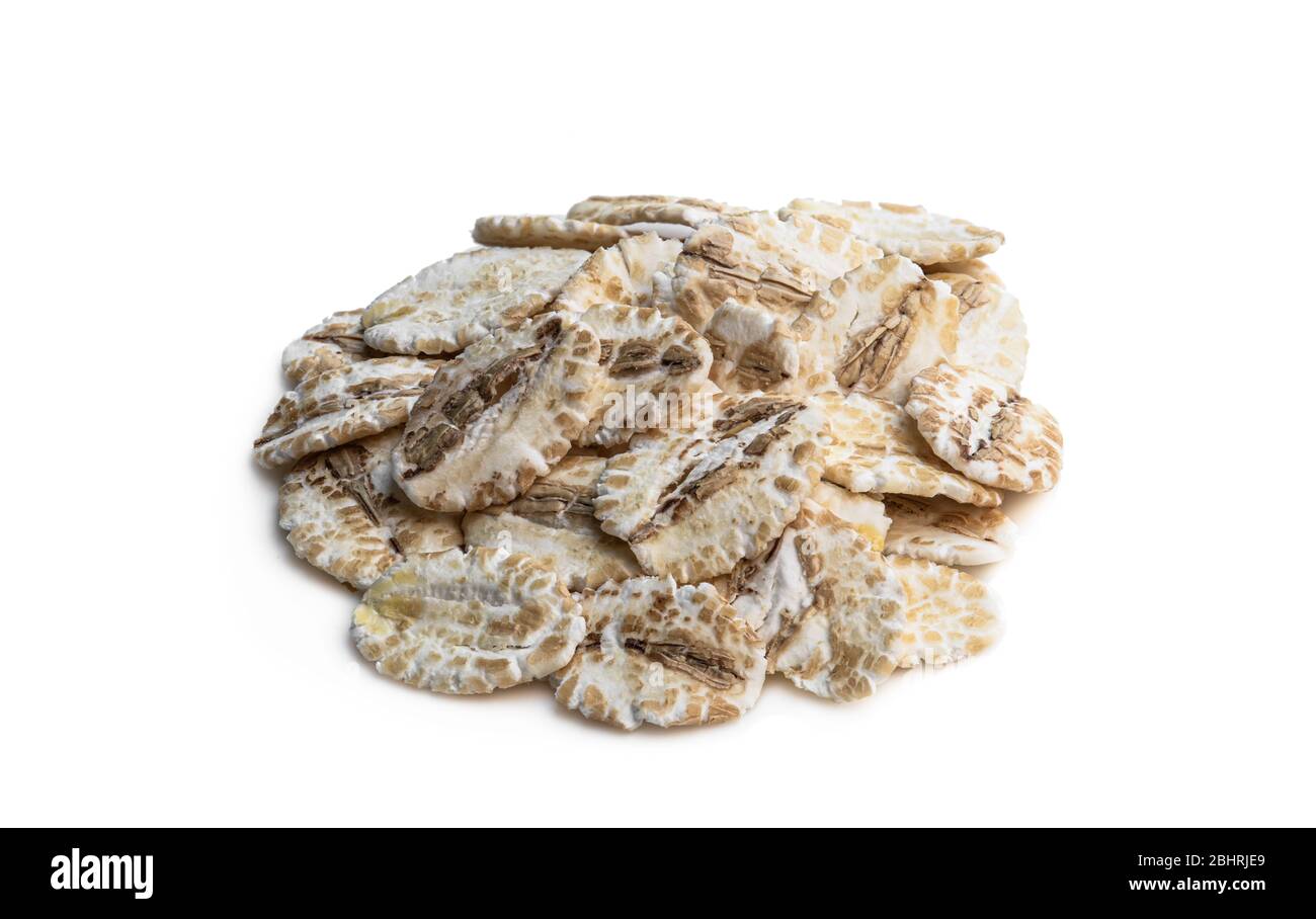 Fiocchi di orzo biologico isolati su bianco Foto Stock