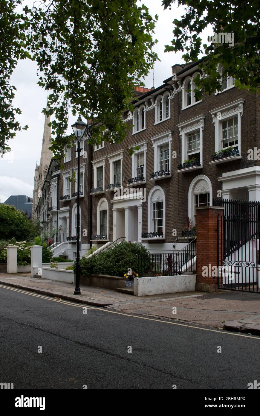 London Stock Brick White Window circonda Georgian Terraced Housing Row House Houses a Brook Green, Hammersmith, Londra W6 Foto Stock