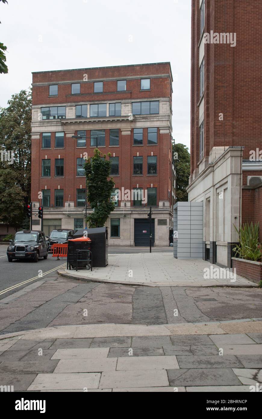 Architettura Art Deco Red Brick Portland Stone Lyric House, 149 Hammersmith Road, Hammersmith, Londra W14 Foto Stock