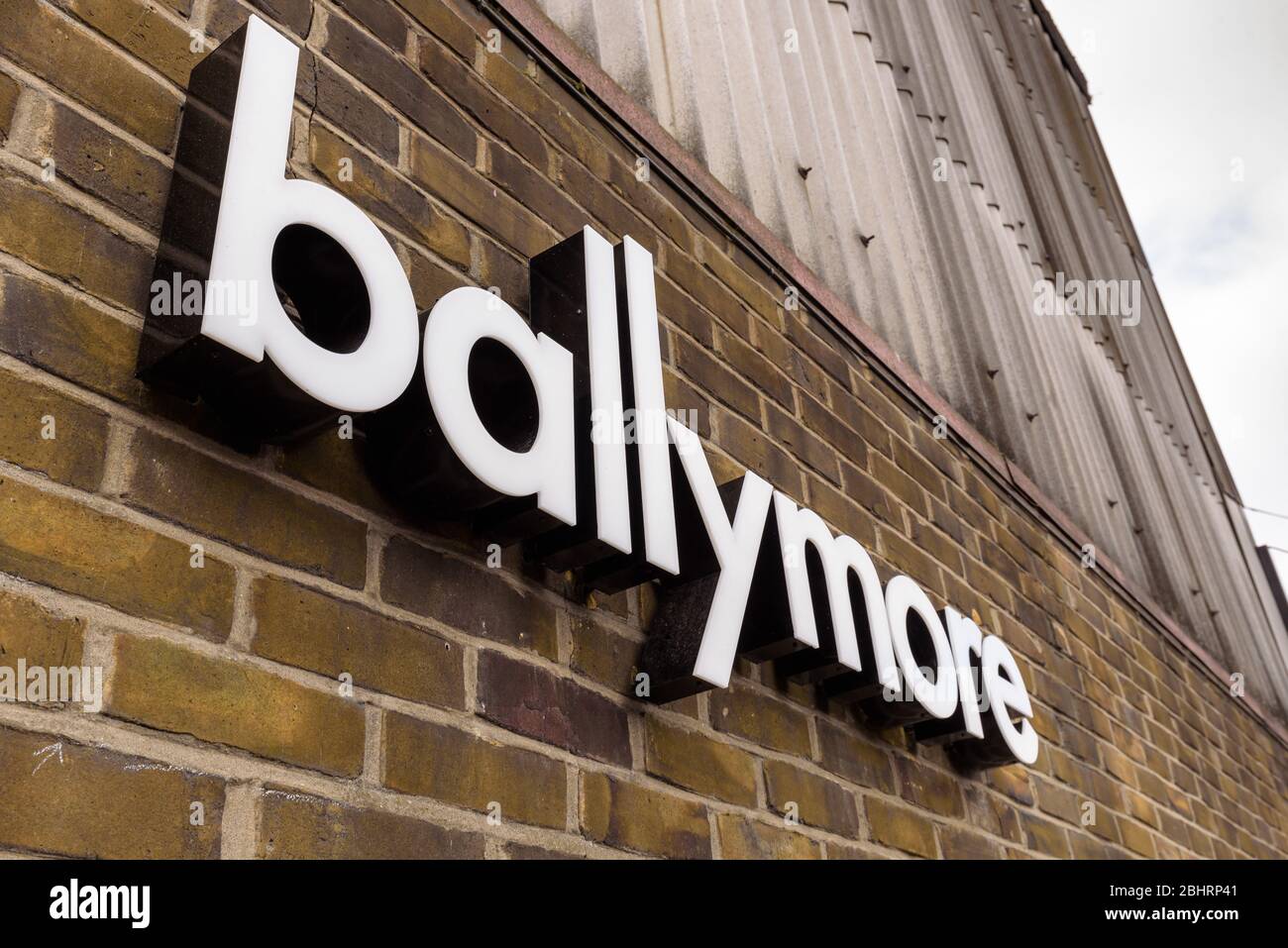 Londra, Inghilterra. Logo Ballymore Group. Società internazionale di sviluppo immobiliare con sede in Irlanda, nuova zona di sviluppo di Londra est Foto Stock