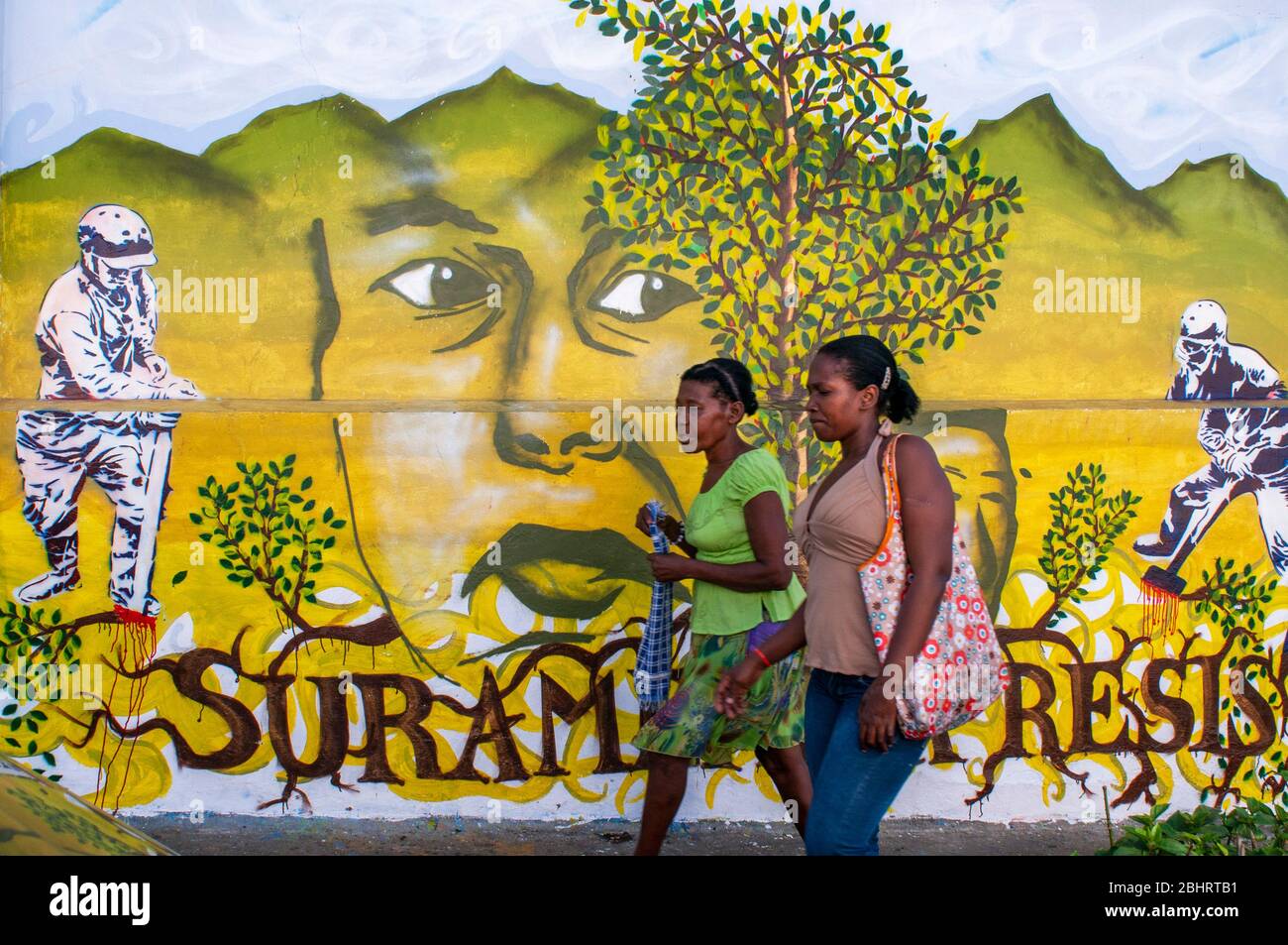 Arte di strada e graffiti a San Antonio di Cali nella Valle di Cauca, Colombia, Sud America. Street Art o Graffiti fu un crimine in Colombia fino al 2 Foto Stock