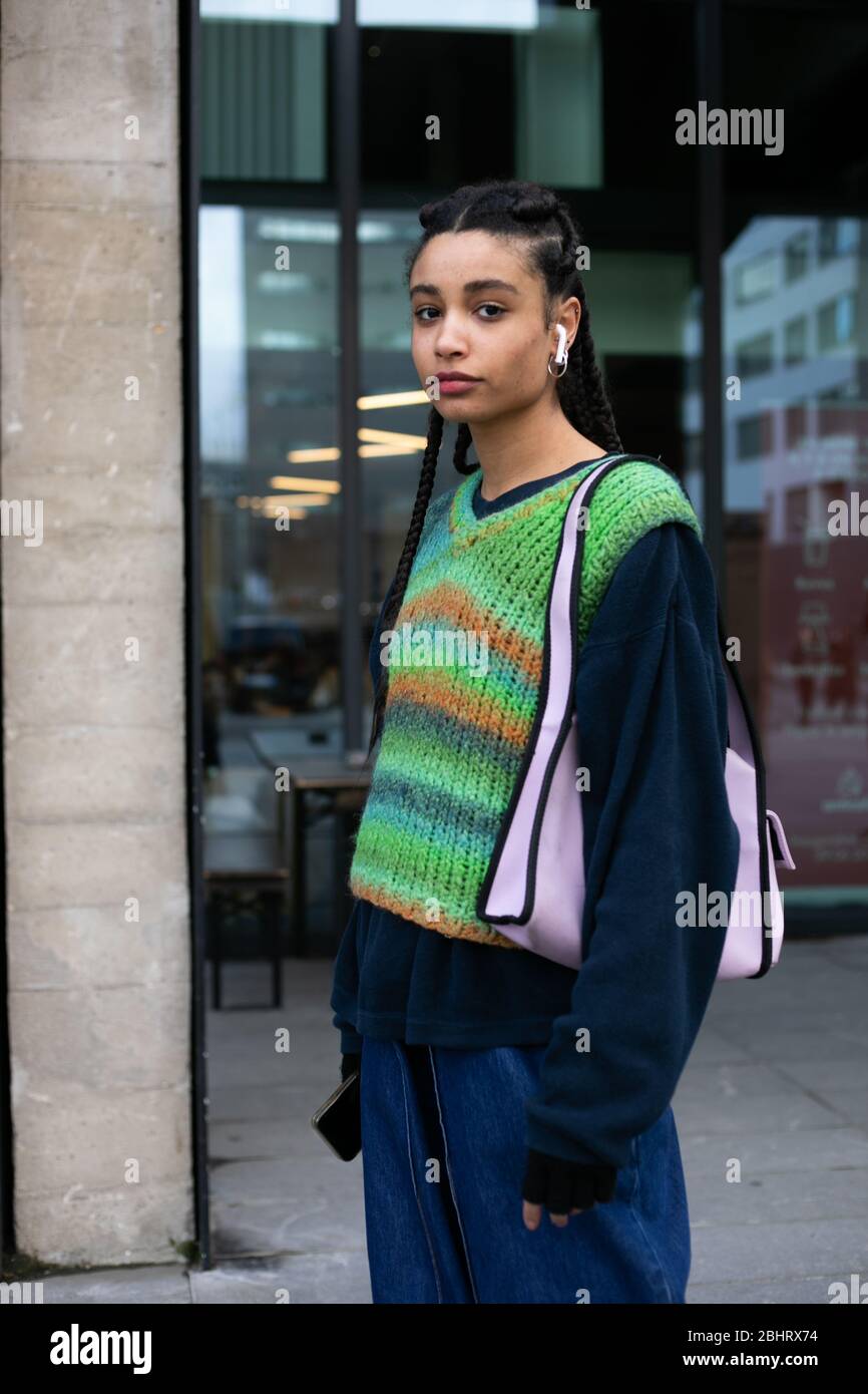 Uno showgoer chic che partecipa allo spettacolo Coperni durante la settimana della Moda di Parigi Febbraio 25,2020- Foto: Pista Manhattan/Valentina Ranieri ***per uso editoriale Onl Foto Stock