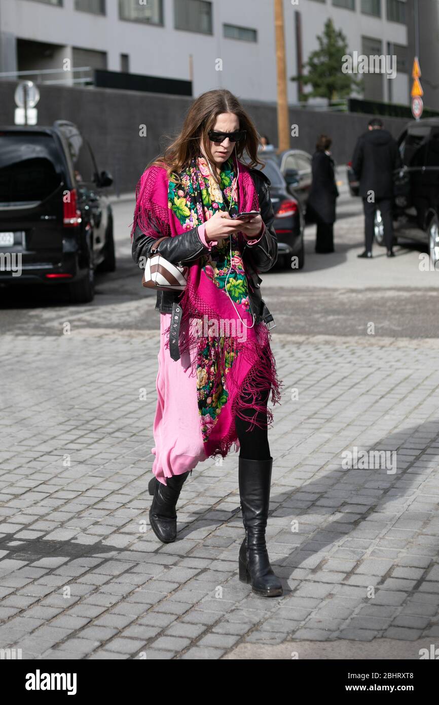 Uno showgoer chic che partecipa allo spettacolo Coperni durante la settimana della Moda di Parigi Febbraio 25,2020- Foto: Pista Manhattan/Valentina Ranieri ***per uso editoriale Onl Foto Stock