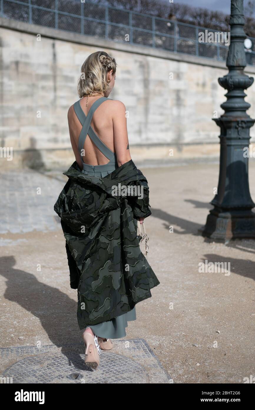 Uno showgoer chic che partecipa allo spettacolo Dior durante la settimana della Moda di Parigi Feb 25,2020- Foto: Pista Manhattan/Valentina Ranieri ***solo per uso editoriale** Foto Stock