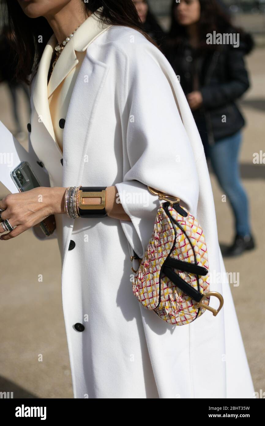 Uno showgoer chic che partecipa allo spettacolo Dior durante la settimana della Moda di Parigi Feb 25,2020- Foto: Pista Manhattan/Valentina Ranieri ***solo per uso editoriale** Foto Stock