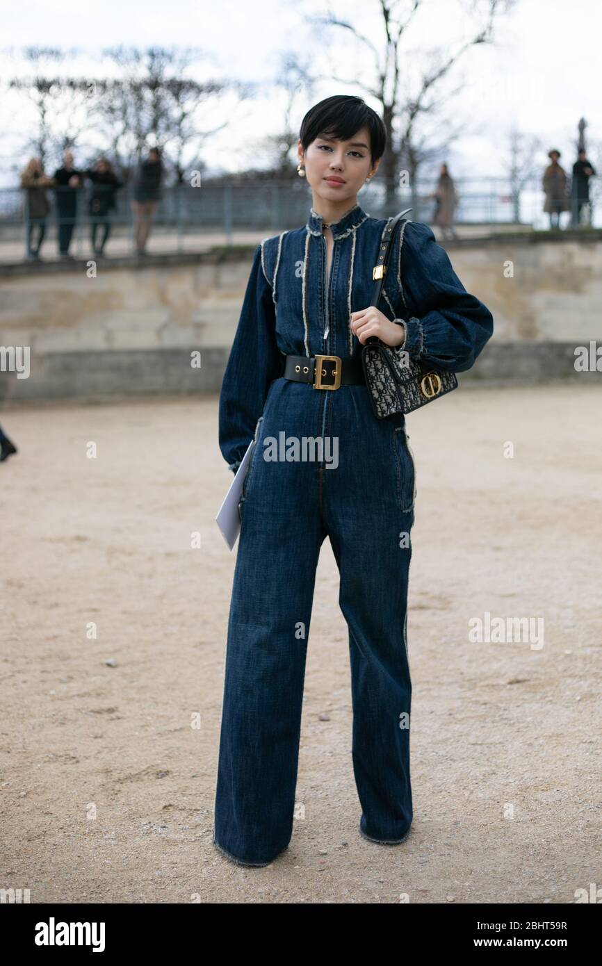 Uno showgoer chic che partecipa allo spettacolo Dior durante la settimana della Moda di Parigi Feb 25,2020- Foto: Pista Manhattan/Valentina Ranieri ***solo per uso editoriale** Foto Stock