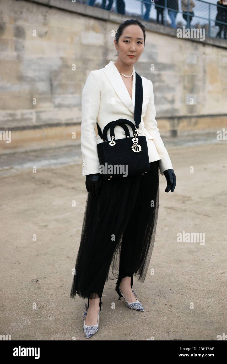 Uno showgoer chic che partecipa allo spettacolo Dior durante la settimana della Moda di Parigi Feb 25,2020- Foto: Pista Manhattan/Valentina Ranieri ***solo per uso editoriale** Foto Stock