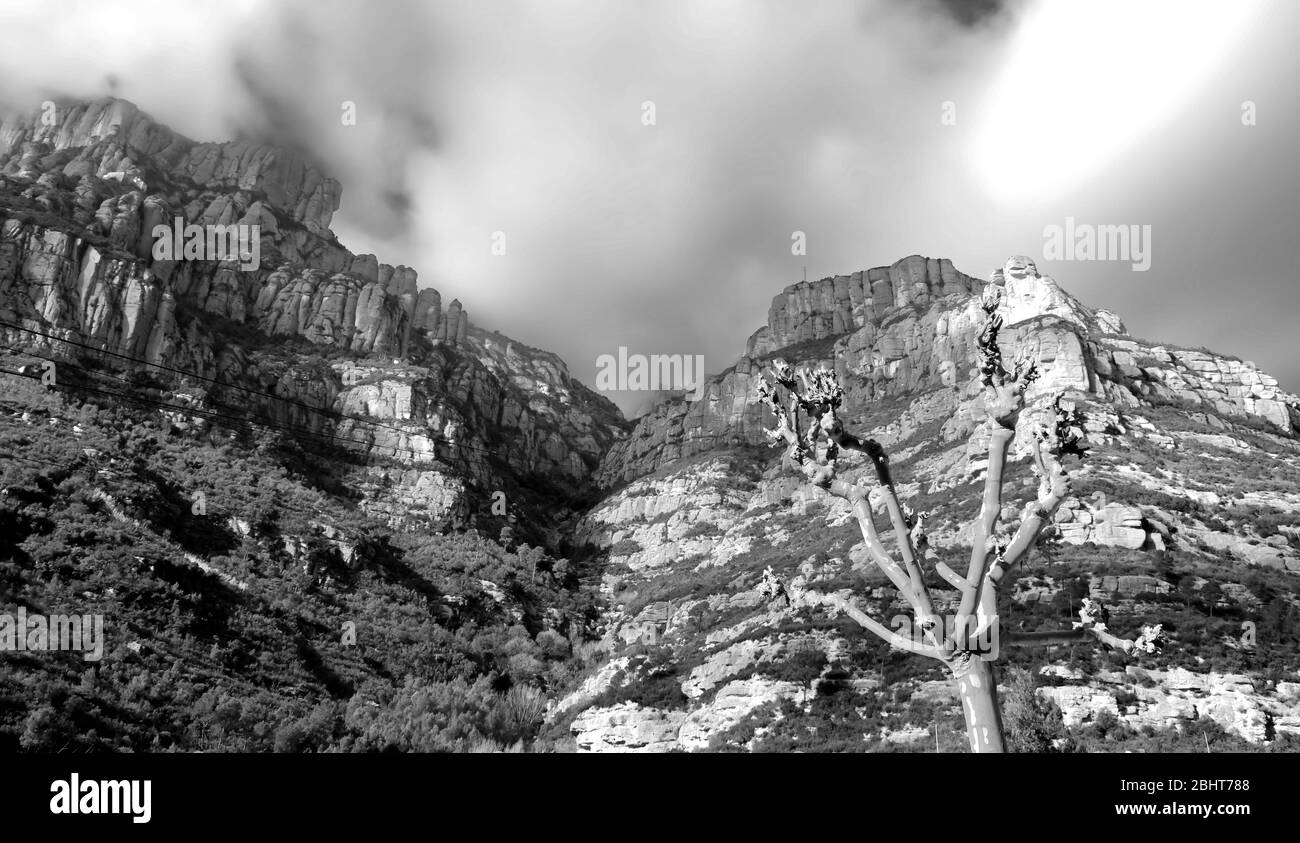 Spanische Berge a den Wolken Foto Stock