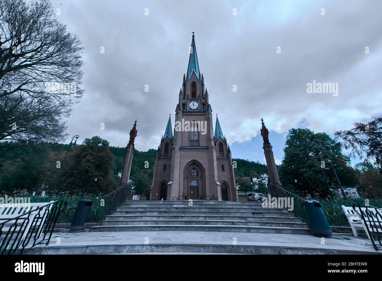 Chiesa alla fine Foto Stock