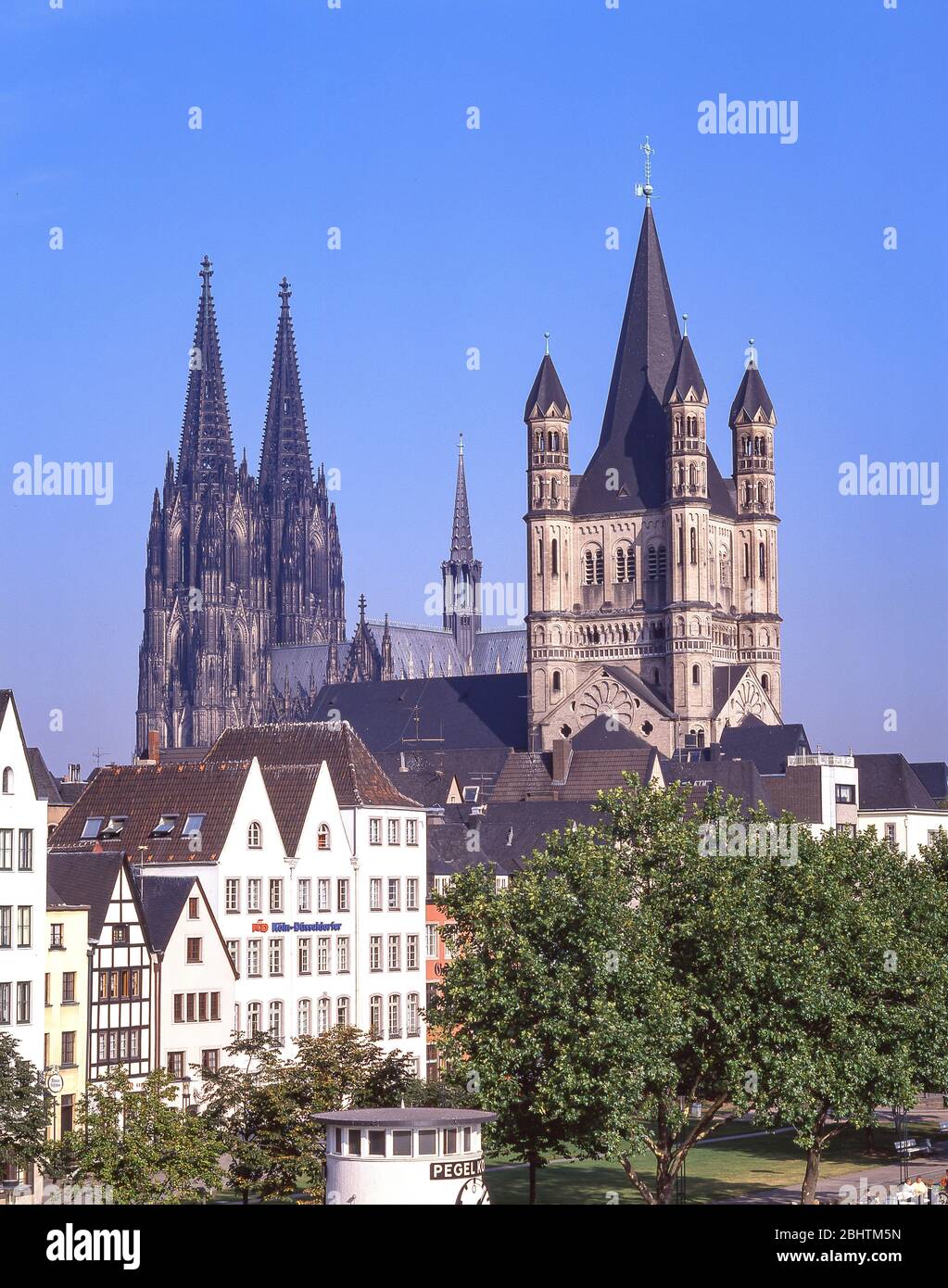 Cattedrale di Colonia e Chiesa di San Martino, Colonia (Koln), Nordrhein-Westfalen, Repubblica Federale di Germania Foto Stock
