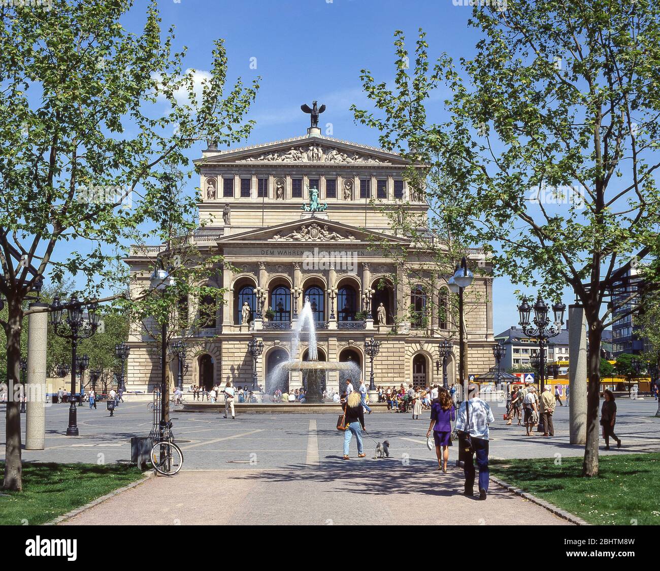 Facciata del vecchio Teatro dell'Opera (Alte Oper), Piazza dell'Opera (Opernplatz) Francoforte, Assia, Repubblica Federale di Germania Foto Stock