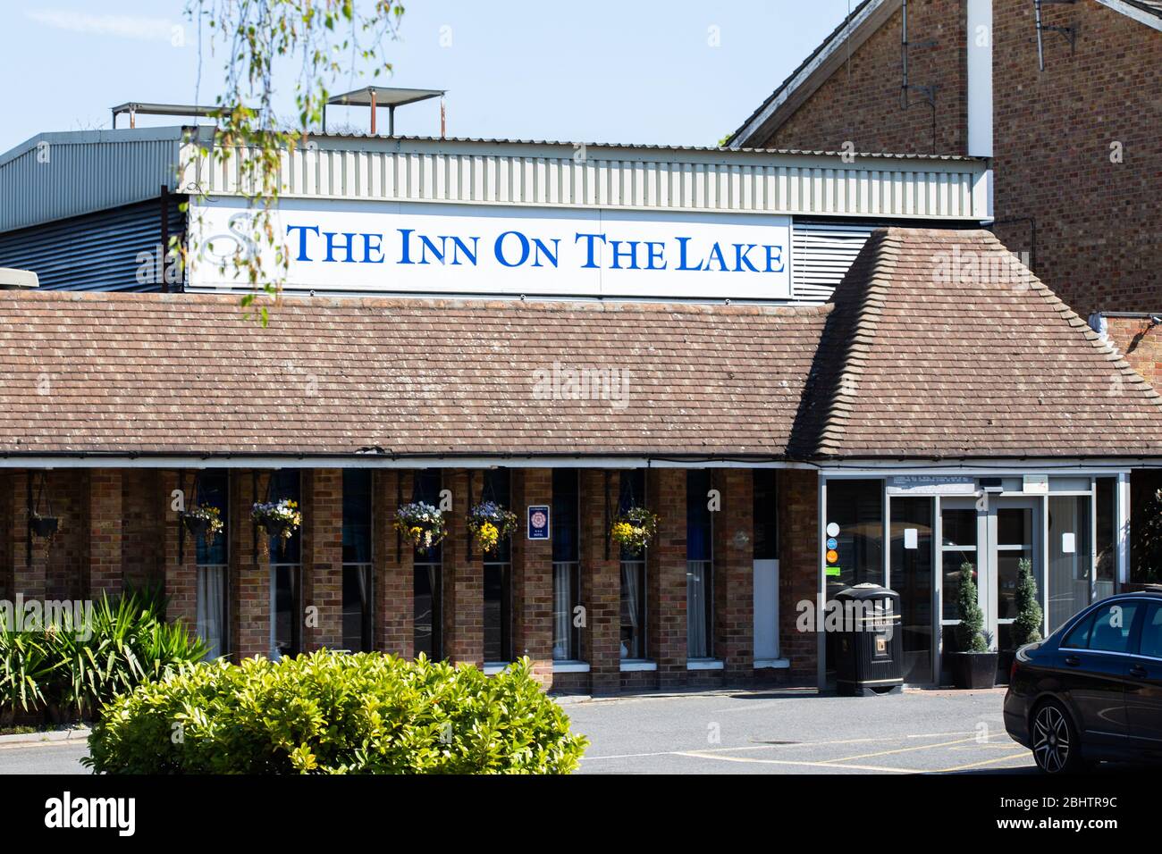 L'Inn on the Lake Hotel vicino Gravesend, si trova appena fuori dalla A2 che corre tra Londra e dover. Foto Stock