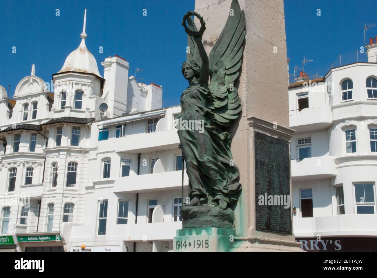 Monumento commemorativo della guerra degli anni '20, De la Warr Parade, Bexhill TN39 di Louis Frederick Roslyn Foto Stock