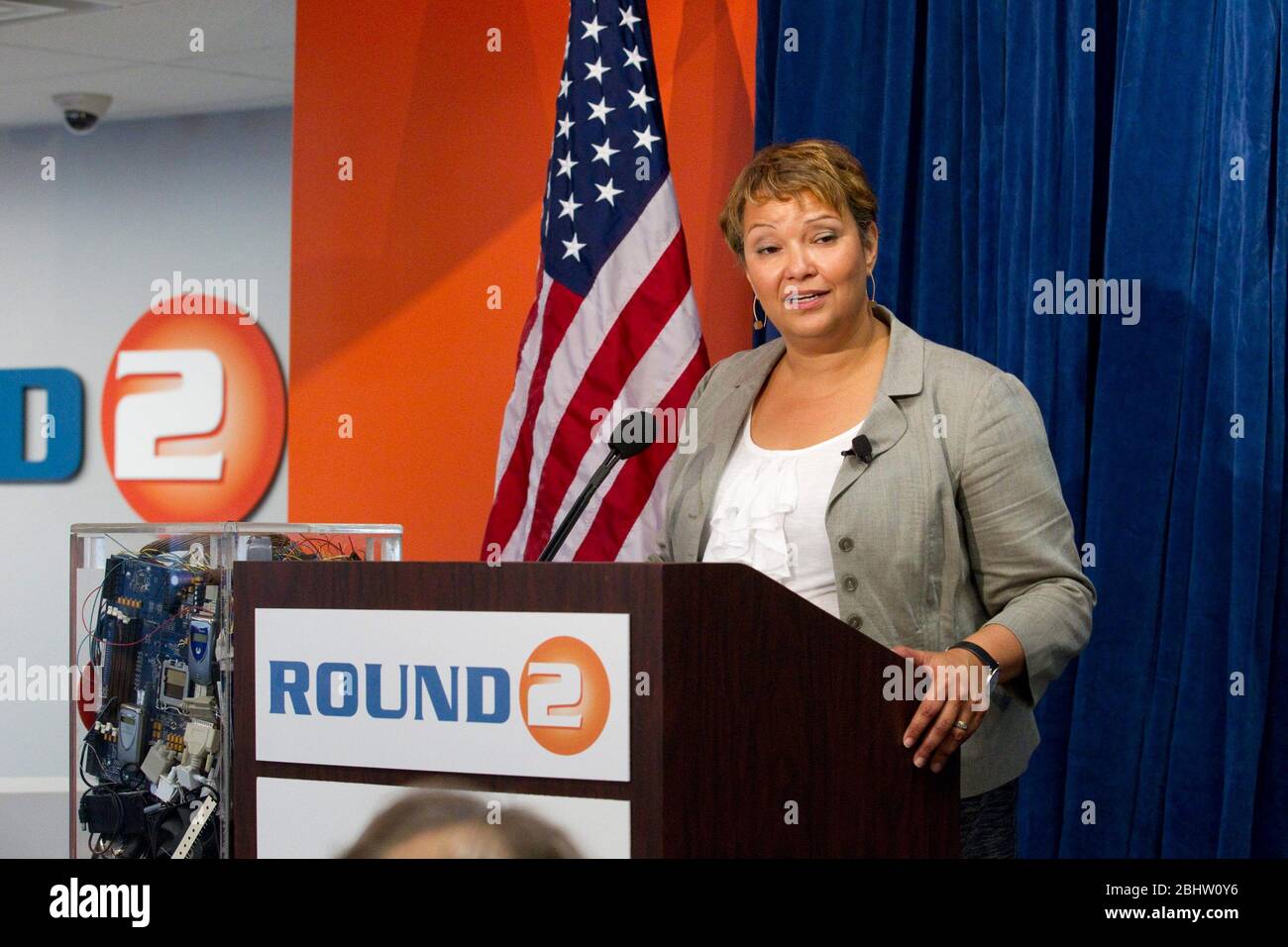 Austin Texas USA, luglio 20 2011: USA L'amministratore dell'EPA Lisa P. Jackson interviene in una conferenza stampa che annuncia una strategia federale per promuovere i mercati e i posti di lavoro del riciclaggio dell'elettronica negli Stati Uniti, una priorità dell'amministrazione Obama per incoraggiare una progettazione più ecologica e promuovere il riciclaggio. L'evento si è svolto nel Round2, un impianto di riciclaggio ad alta tecnologia ad Austin. ©Bob Daemmrich Foto Stock