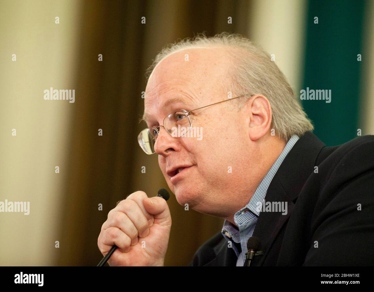 Austin Texas USA, 2010 ottobre: Karl Rove, ex vice capo dello staff della Casa Bianca sotto la presidenza George W. Bush, parla al Texas Book Festival. ©Bob Daemmrich Foto Stock