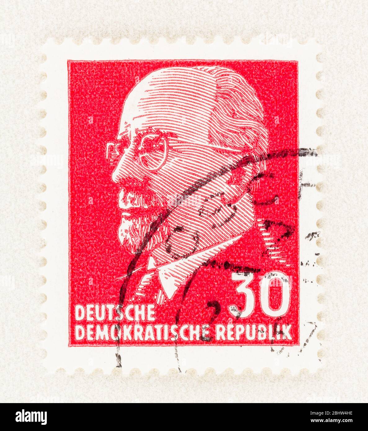 SEATTLE WASHINGTON - 26 aprile 2020: 1963 francobollo con ritratto del politico Walter Ulbrit della DDR. Scott n. 587 Foto Stock