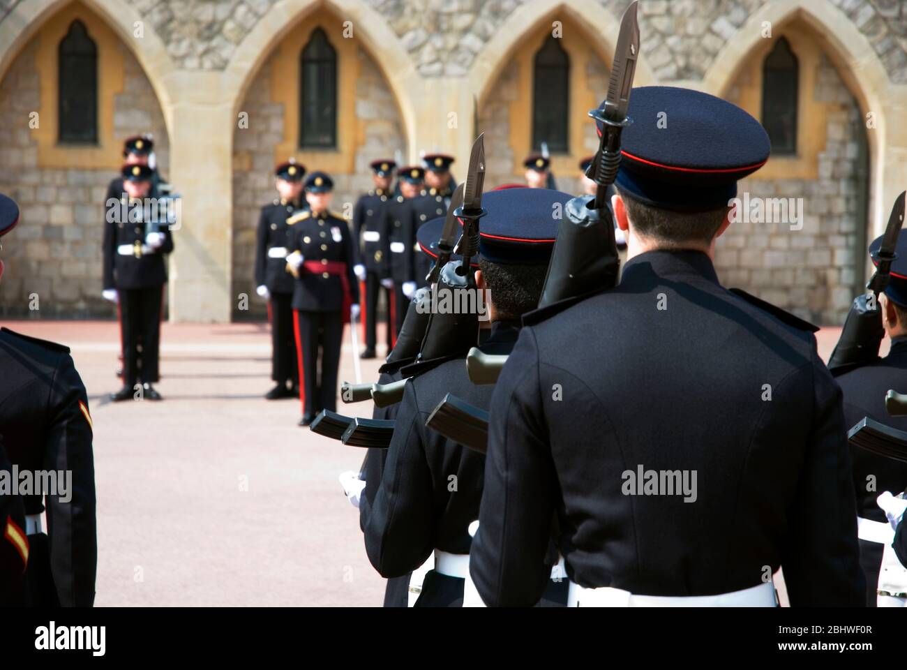 Cambio della guardia nel Castello di Windsor, la residenza della regina, England, Regno Unito Foto Stock