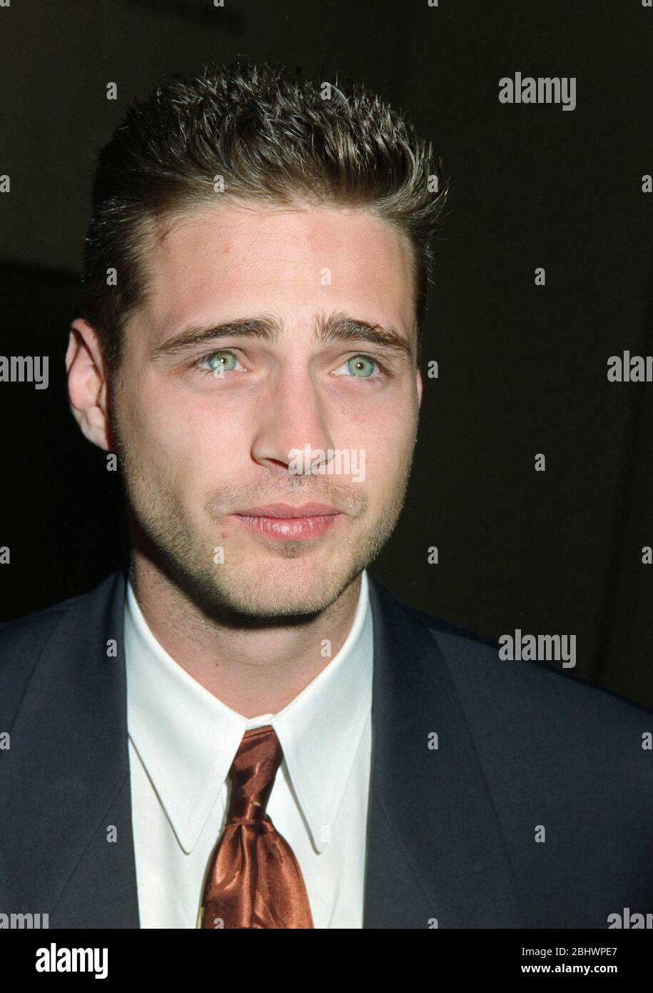 LOS ANGELES, CA. c.A.1994: Attore Luke Perry. Foto file © Paul Smith/Featureflash Foto Stock