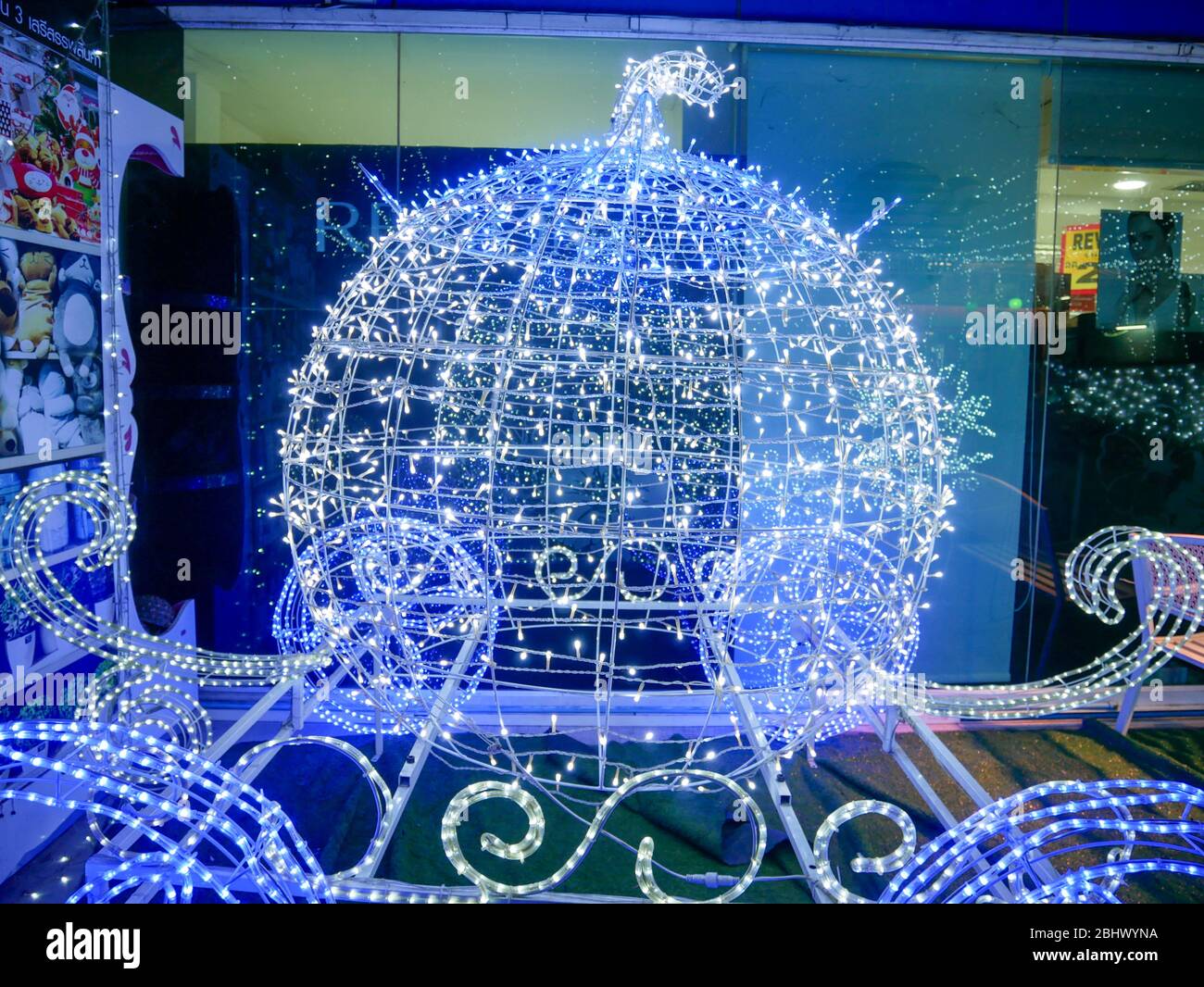 Lampang, Thailandia - 14 DICEMBRE 2019: Festival stagione invernale o decorazione luce di Natale a Nakhon Lampang, Thailandia.Holiday stagione week.Editorial Foto Stock