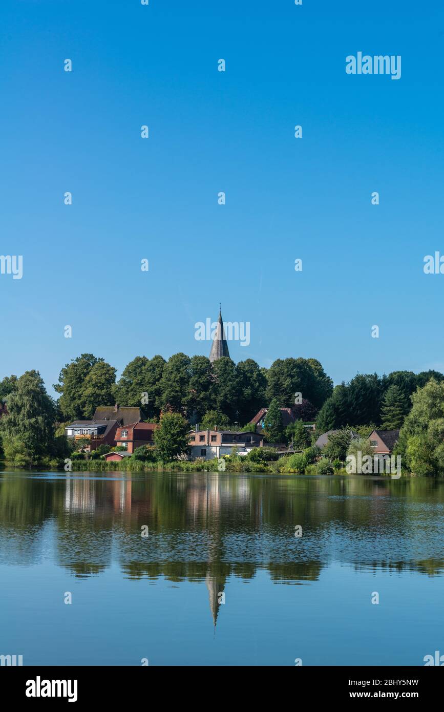 Neukirchener See, Lago Neukirchen, Bad Malente-Neukirchen, Holstein Svizzera, Ostholstein o distretto di East Holstein, Schleswig-Holstein, Germania Foto Stock