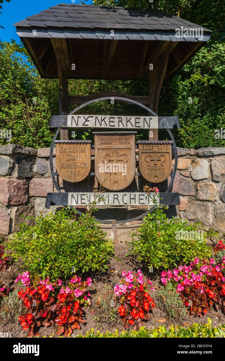 Vincitore del concorso 'chönes Dorf' o 'Beautiful Village', Bad Malente-Neukirchen, District East Holstein, Schleswig-Holstein, Germania del Nord Foto Stock