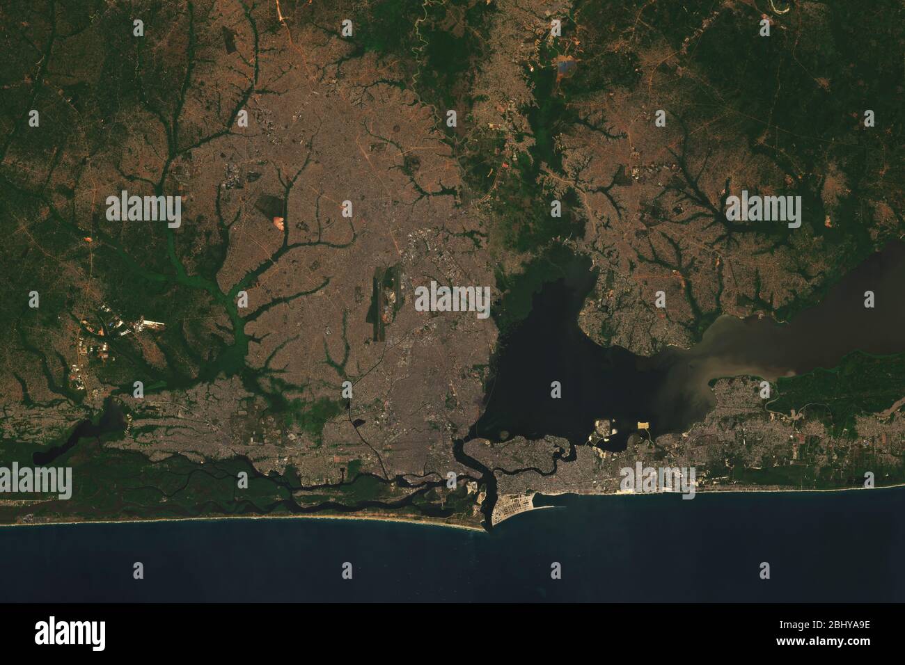Immagine satellitare ad alta risoluzione di Lagos, Nigeria - contiene dati Copernicus Sentinel modificati (2020) Foto Stock