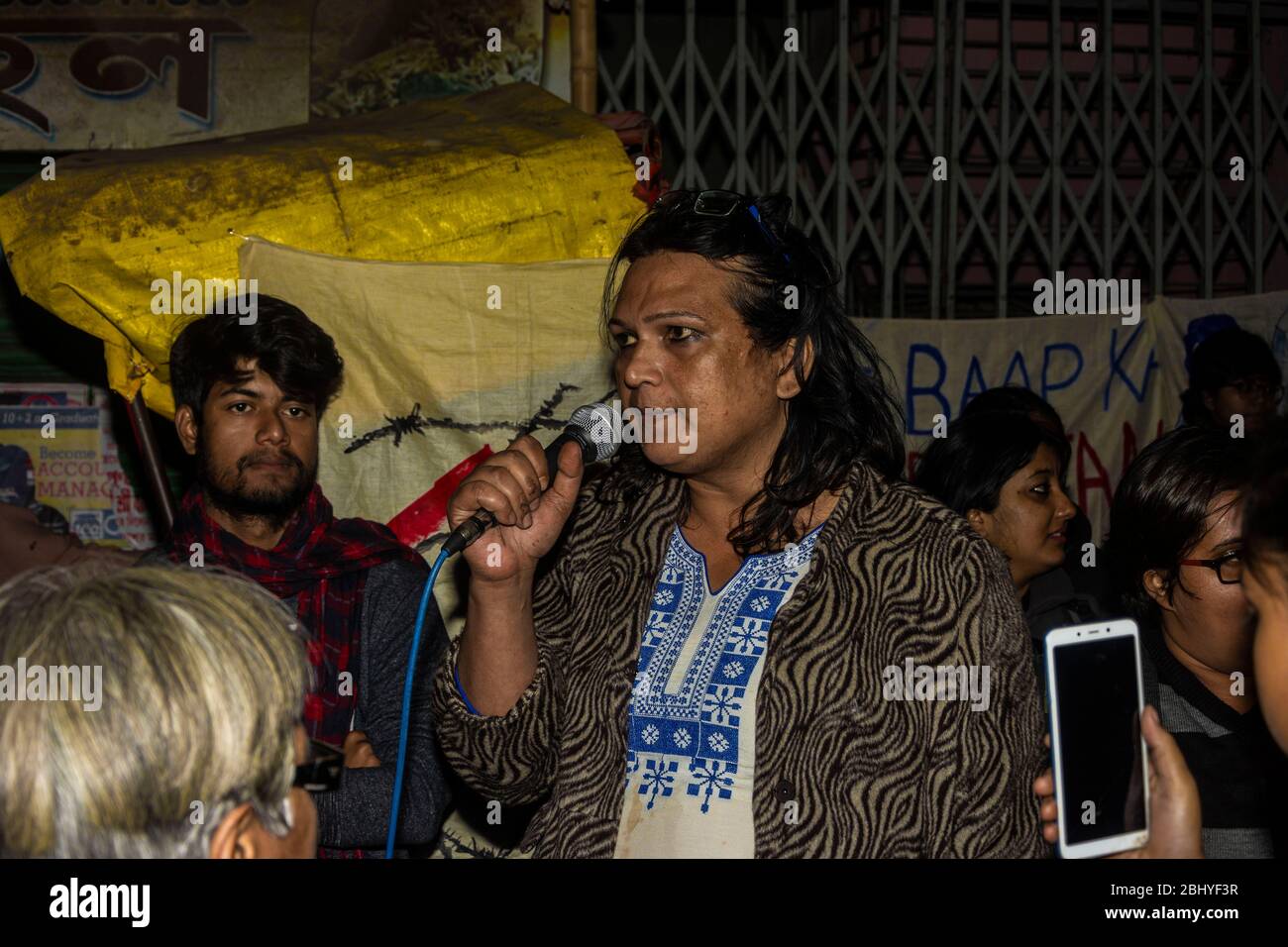 Femministe voce fuori forte contro l'attacco dei goons BJP Foto Stock