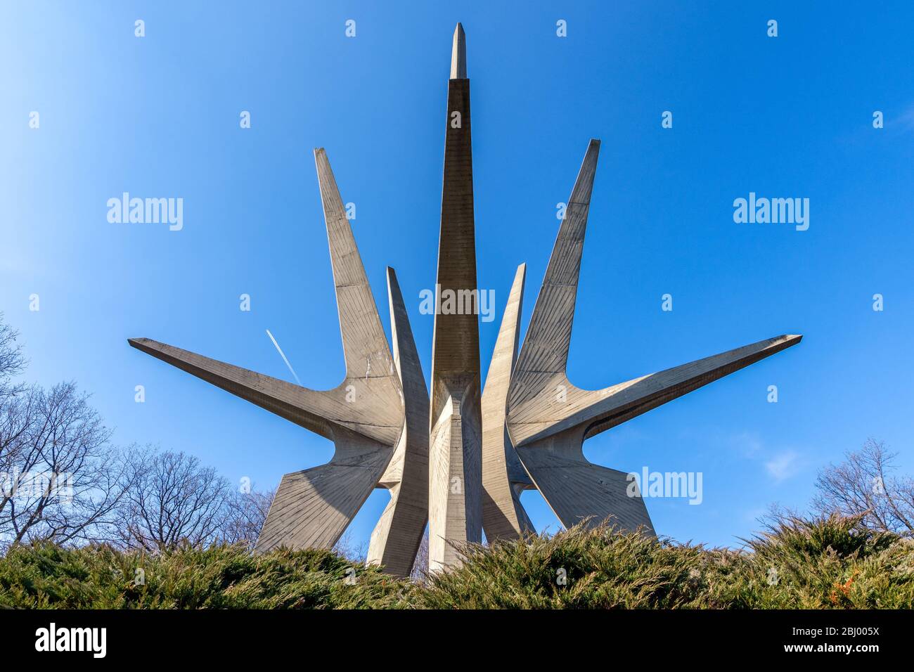 Monumento ai soldati caduti del distacco partigiano di Kosmaj nella montagna Kosmaj vicino Belgrado, Serbia Foto Stock