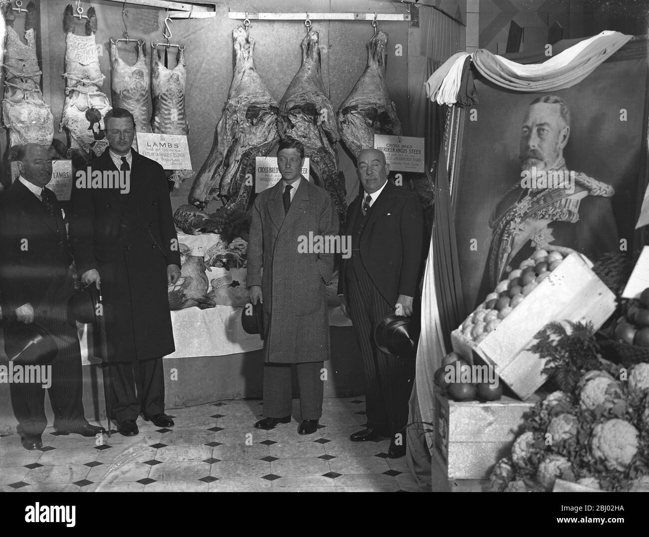 Il Principe di Galles al grande magazzino Harrods dove ha visitato l'Empire producs Exhibition . - 3 maggio 1932 Foto Stock