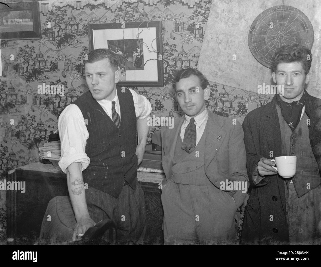 Signor Papa (a sinistra) la cui figlia , Dorothy Papa , è andata perdendo e è stata trovata dopo una ricerca della polizia . La famiglia è di Northcray , Kent . - 1939 Foto Stock
