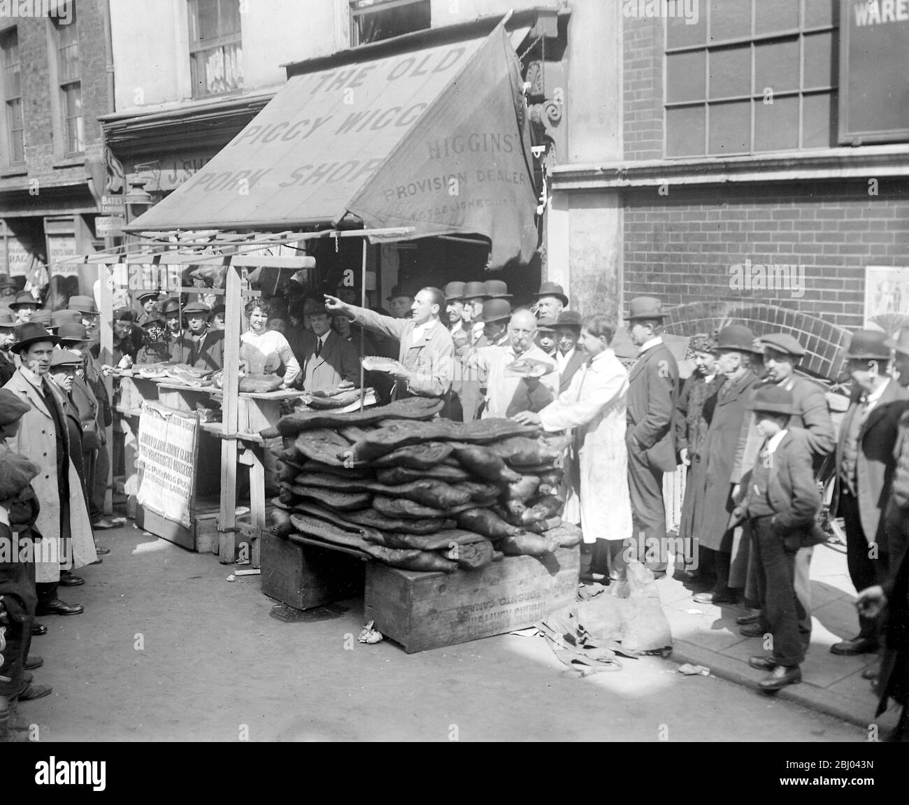 Stall di maiale preso per Caspell's. The Old Piggy Wigg maiale Shop - Maggio 1917 Foto Stock