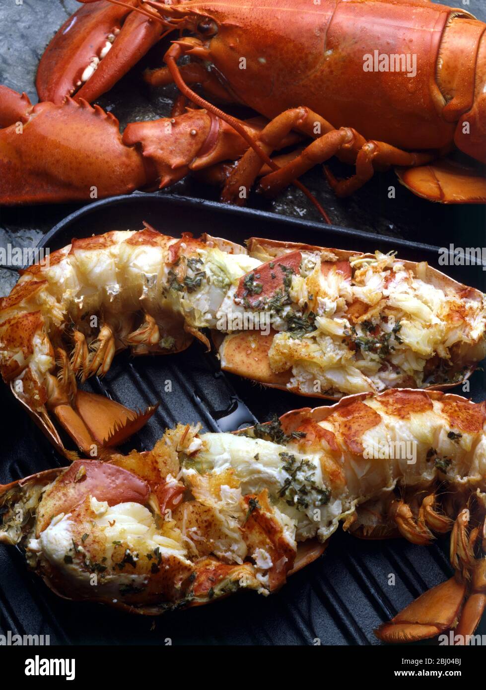 Homard grata maitre d'hotel - aragosta alla griglia con burro di limone e erbe Foto Stock