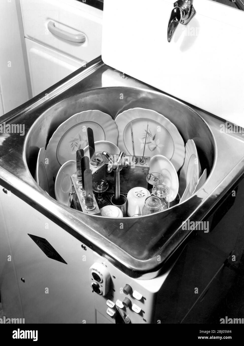 Dowsings lavando la macchina a Harrods. - 20 marzo 1950 Foto Stock