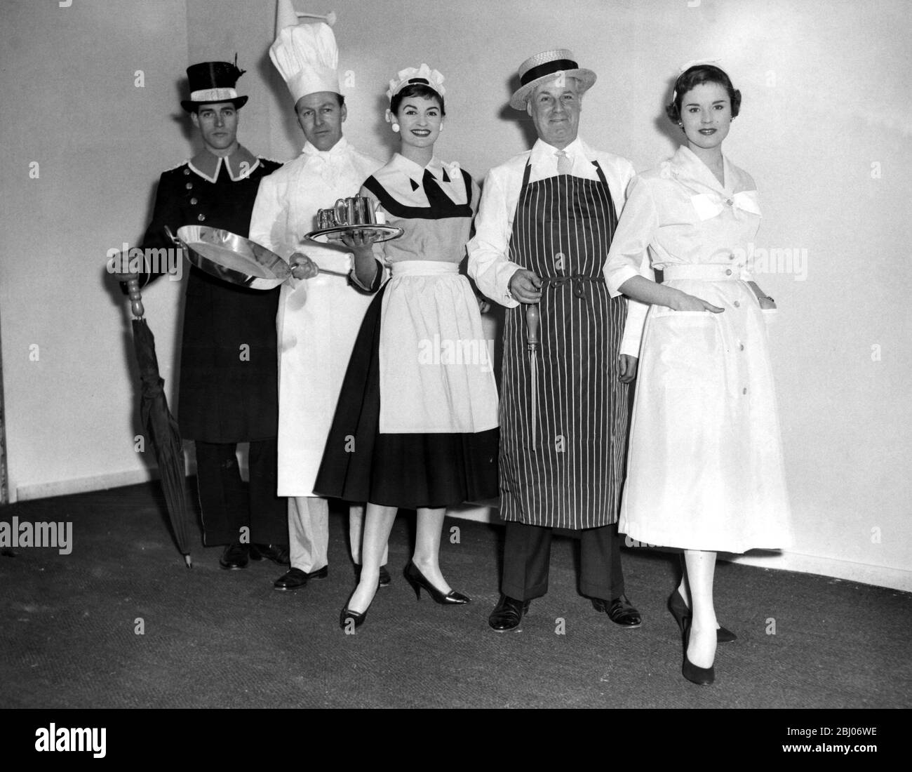 Salone Internazionale degli Hotel & Catering a Olympia. Abiti in nylon per il settore catering. 1958 Foto Stock