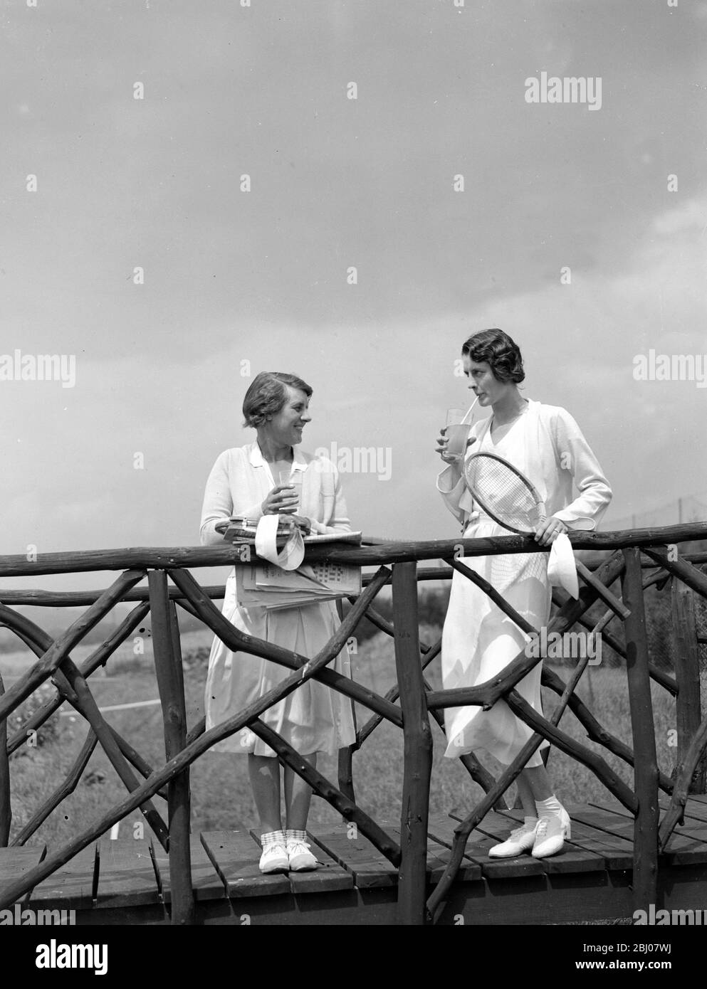 Torneo di tennis di Frinton. - Sig.ra C.A. Re e Miss M.W. Clemans. - 1933 Foto Stock